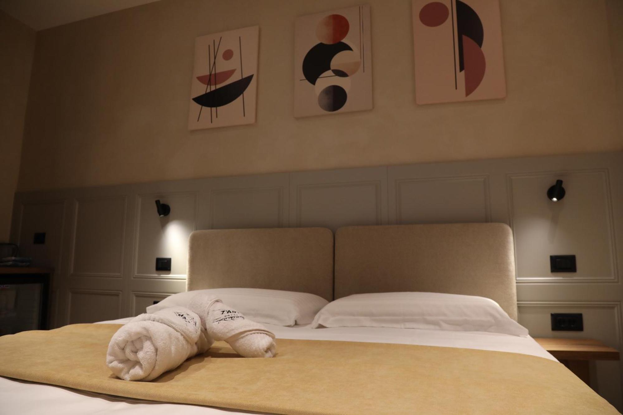 Z Art Hotel Krujë Eksteriør bilde