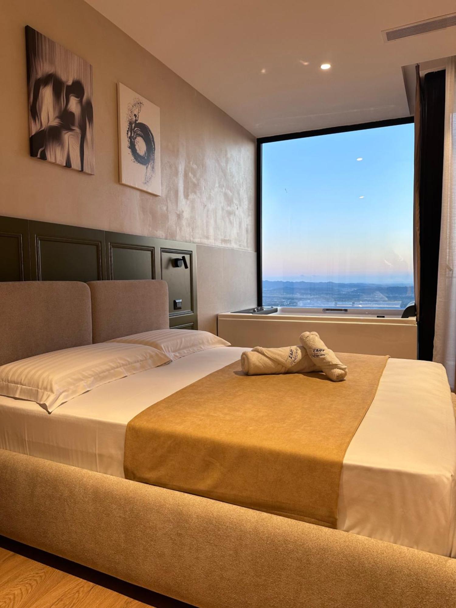 Z Art Hotel Krujë Eksteriør bilde